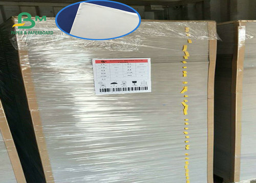 weißes Kraftpapier Packpapier 50gsm 60gsm 70gsm 80gsm für Papiertüten von China-Fabrik