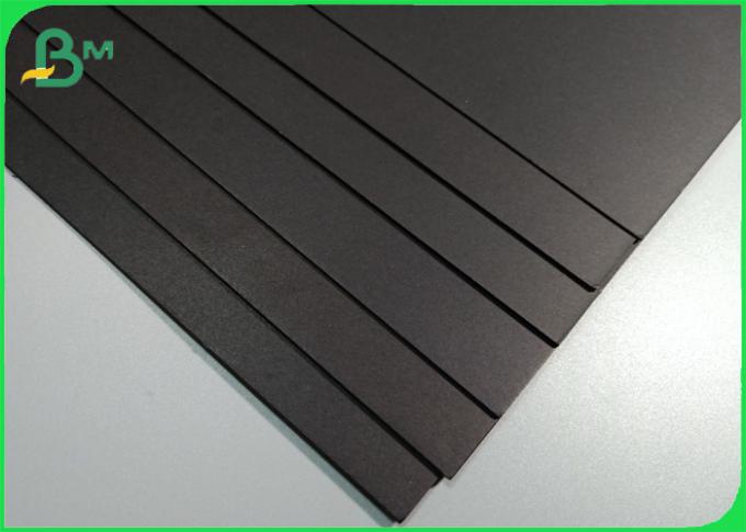 Recyclebare Papppapier-Blätter des Schwarz-250g mit guter Falte
