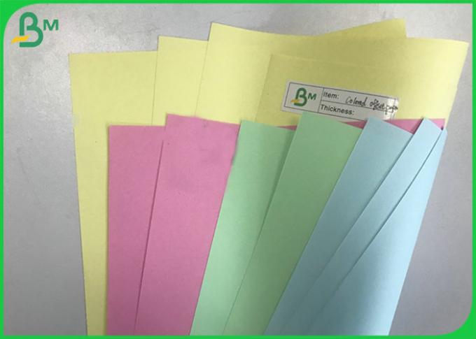 Riesiges farbiges unbeschichtetes Woodfree Pastellpapier Rolls 70gsm 80gsm für Origami