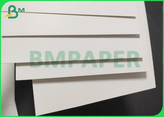 Weißes hinteres faltendes Brett