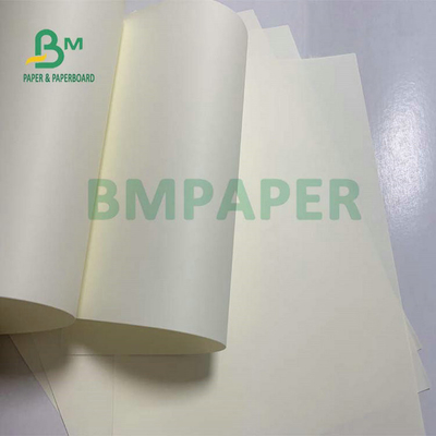 Gelbliches Papier Buchcreme zwischen 55 und 55 Gramm Notizpapier