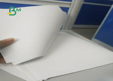 Nahrungsmittelgrad-Jungfrau-weiße Kraftpapier-Packpapier-riesiges Rollenkundengebundene Größe 100%
