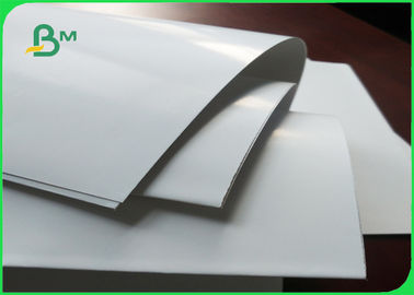 Weiße C2S-Kunstdruckpapier-riesiges Rollenkunst-Karte 300gsm für den verpackenden Druck/