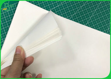 weiße Kraftpapier Packpapier-Rolle 90gsm 120gsm für Verpacken- der Lebensmitteltaschen