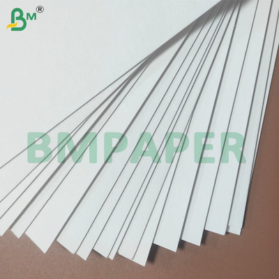 0.4-0.7 mm Dicke Feuchtigkeitsabsorbierende Papierblätter mit flacher Oberfläche