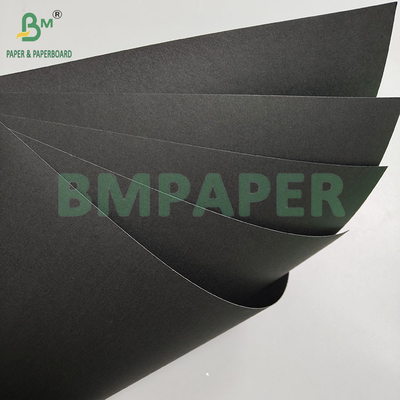 300 gm 350 gm Hohe Steifigkeit und Faltebeständigkeit Einseitig beschichtete schwarze Karte