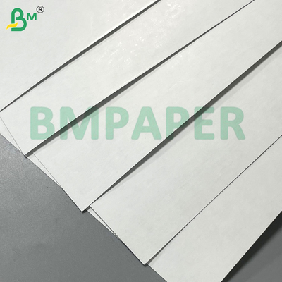 300 Gsm Hochsteifigkeit Spielkartenpapier Doppelseitige weiß beschichtete schwarze Kern 635*940mm Für Stratch-Karte