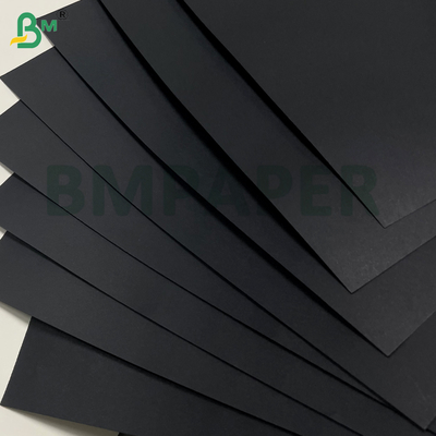 80gm glatte, matte, gut faltbare schwarze Kraftpapier für Geschenkverpackungen