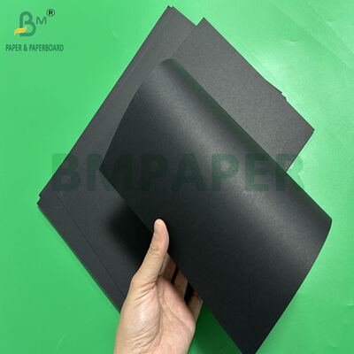 300 gm 350 gm unbeschichtetes, massives schwarzes Papier für die Verpackung 70 x 100 cm