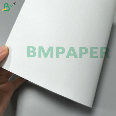 Nicht beschichtetes weißes Kartenpapier