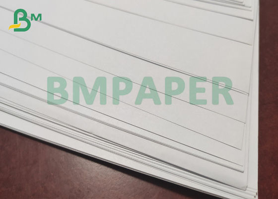 weißes unbeschichtetes WF Papier 50gsm 53gsm 700 x 1000mm Offest Drucken